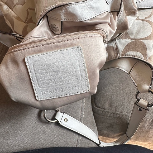 Coach Cream Shoulder Bag - Picture 6 of 16